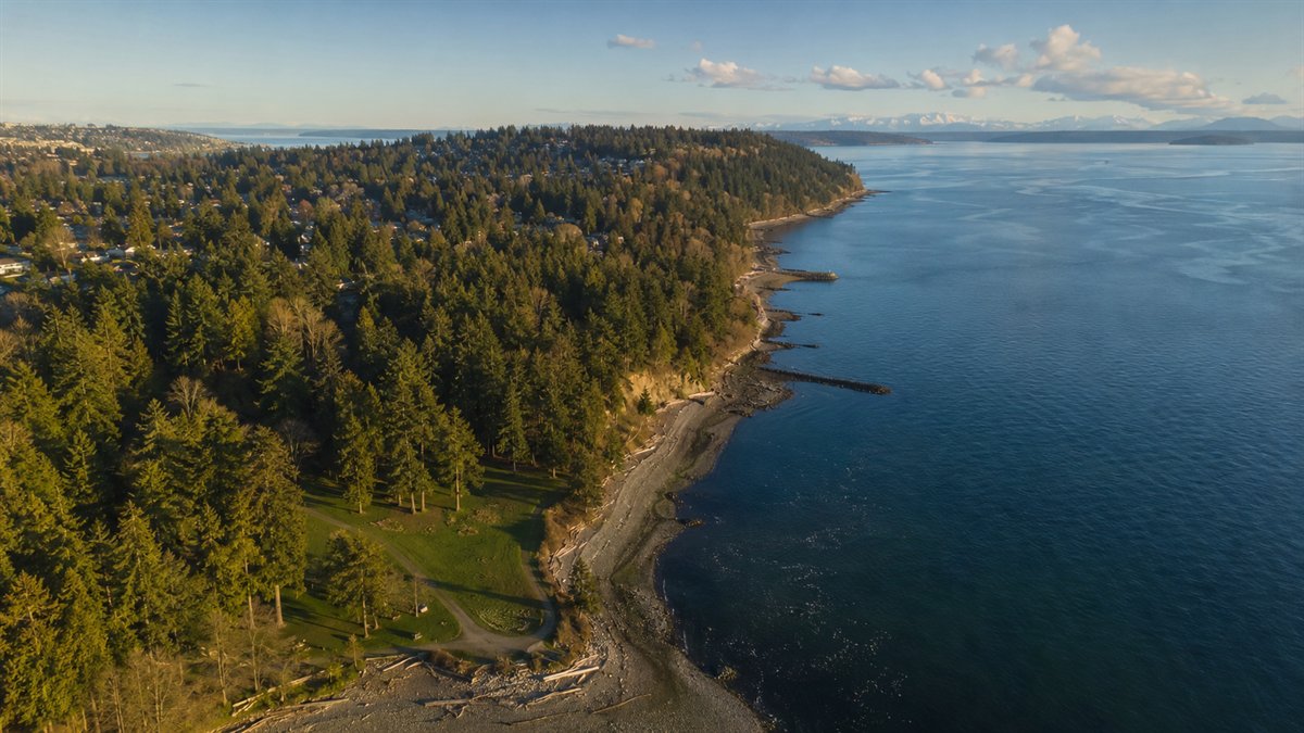Aerial photo of Seahurst Park and the Burien shoreline on Puget Sound