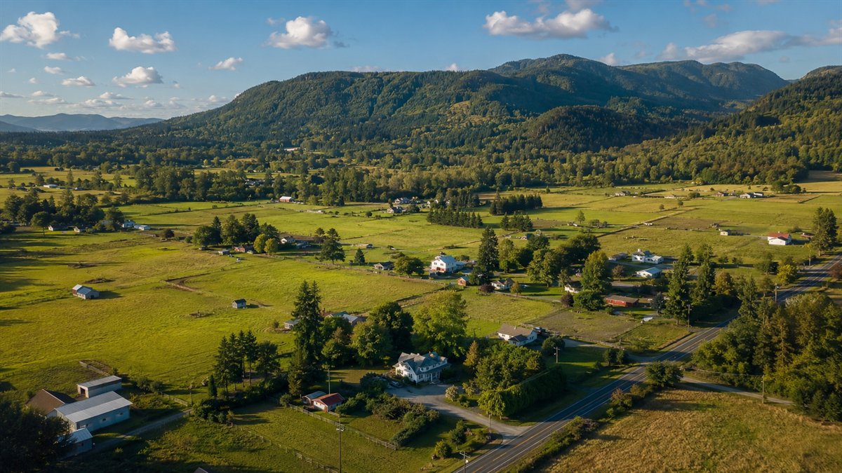 Aerial photo of rural Duvall homes with the Cascade foothills beyond