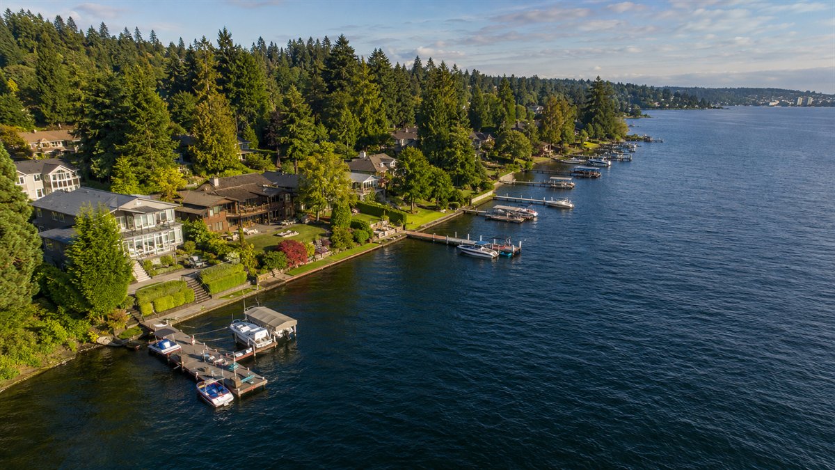 Aerial photo of Kennydale lakefront homes in Renton