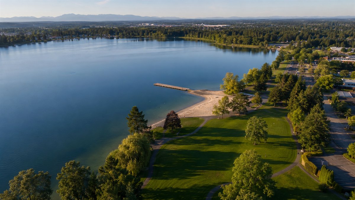 Aerial photo of Angle Lake and Angle Lake Park in SeaTac